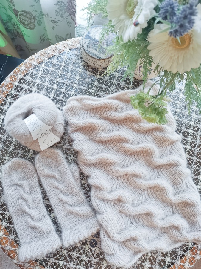 Pearl Waves - Hat, Snood & Gloves Set