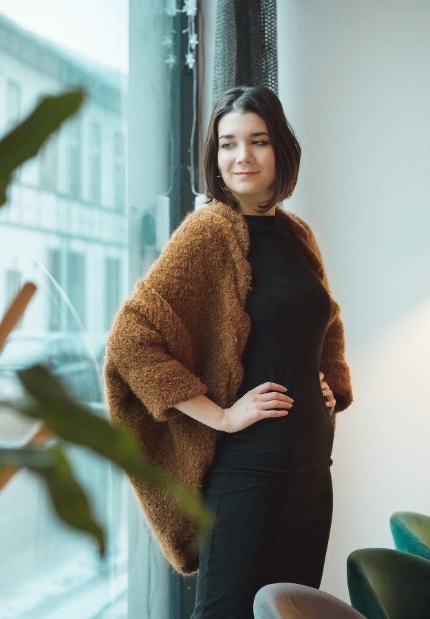 Cinnamon Cocoon - Shrug